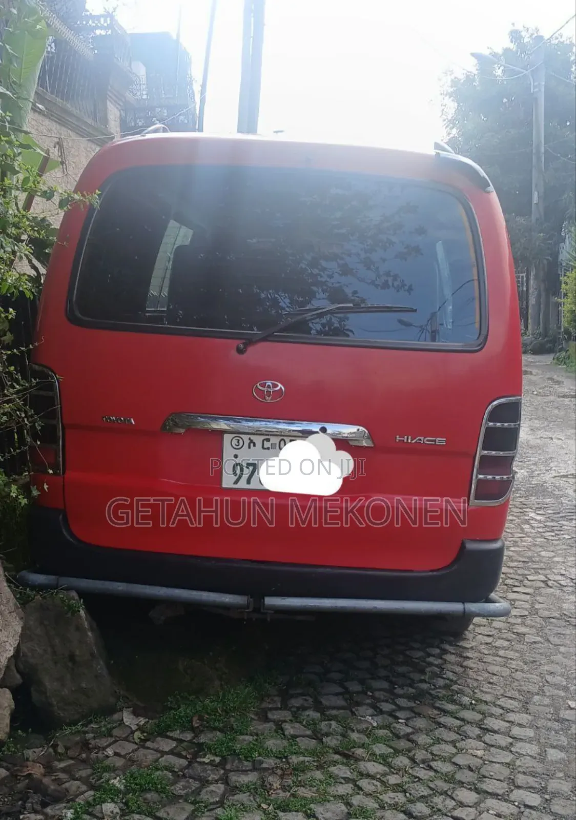 Toyota HiAce 2011 Red