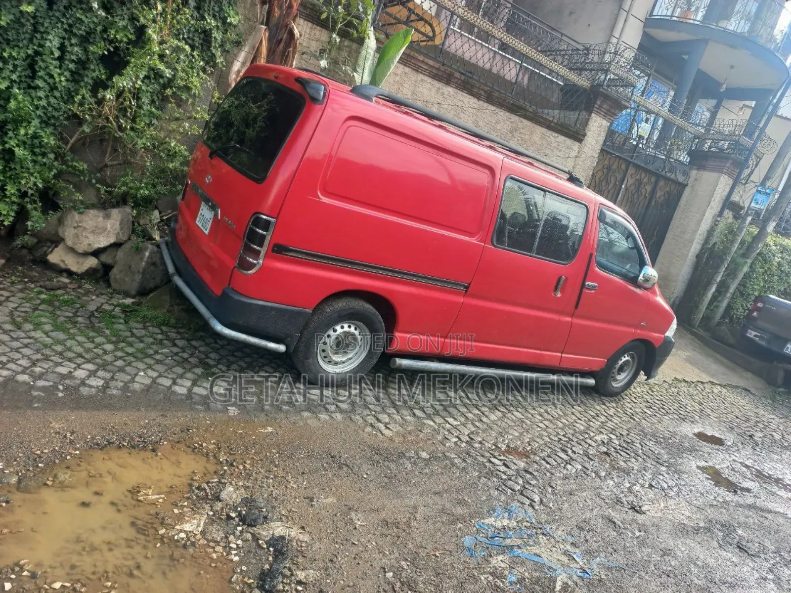 Toyota HiAce 2011 Red