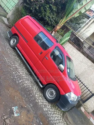 Toyota HiAce 2011 Red