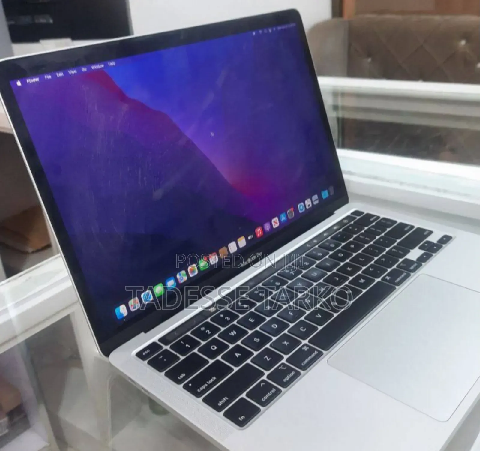New Laptop Apple MacBook Pro 2020 8GB Intel Core I5 SSD 256GB