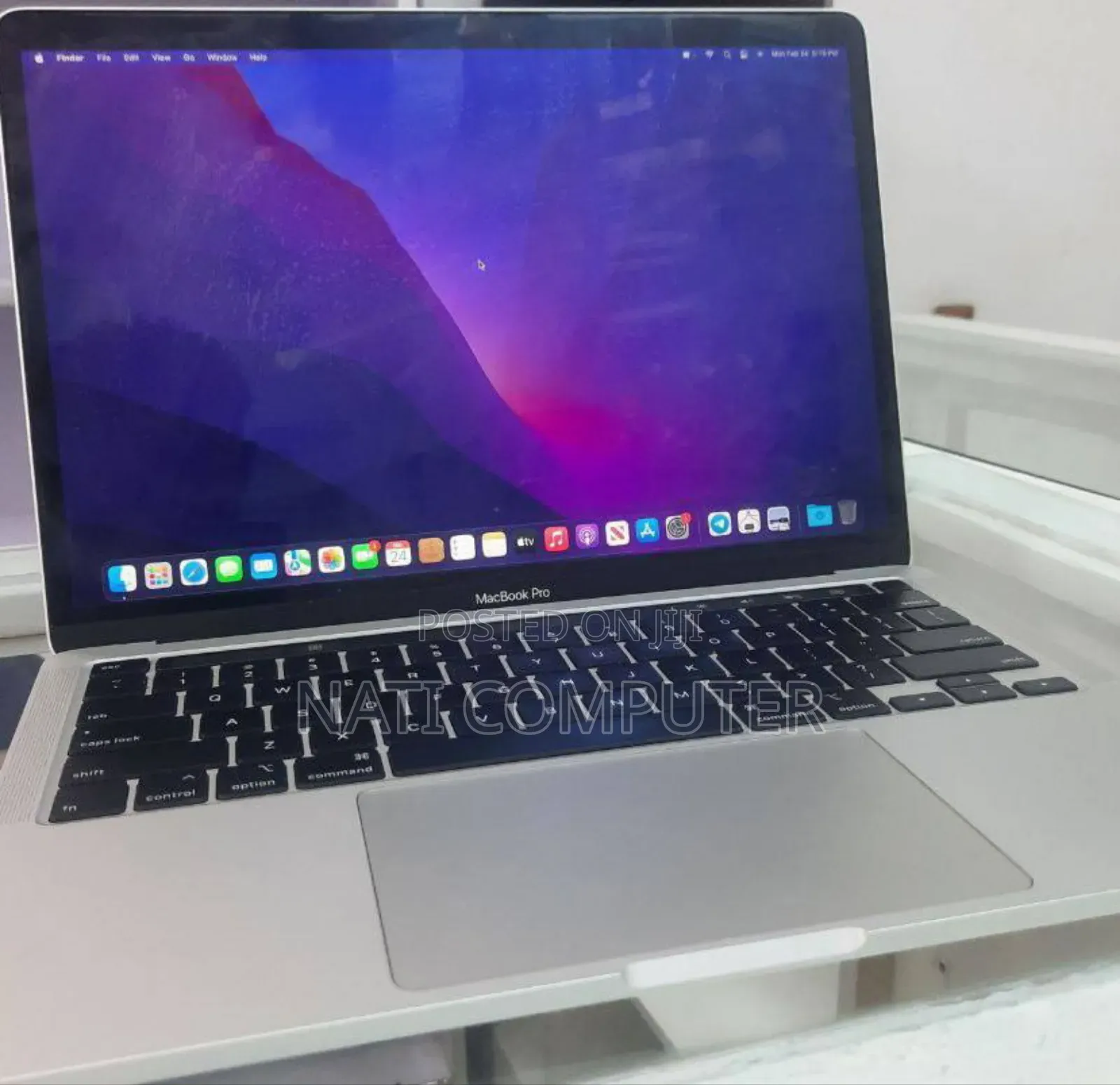 New Laptop Apple MacBook Pro 2022 M2 8GB Intel Core I5 SSD 256GB