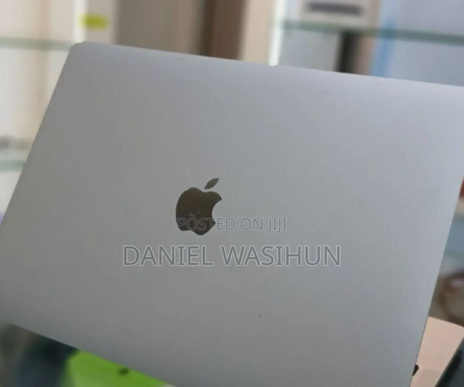 New Laptop Apple MacBook 2020 8GB Intel Core I9 SSD 256GB