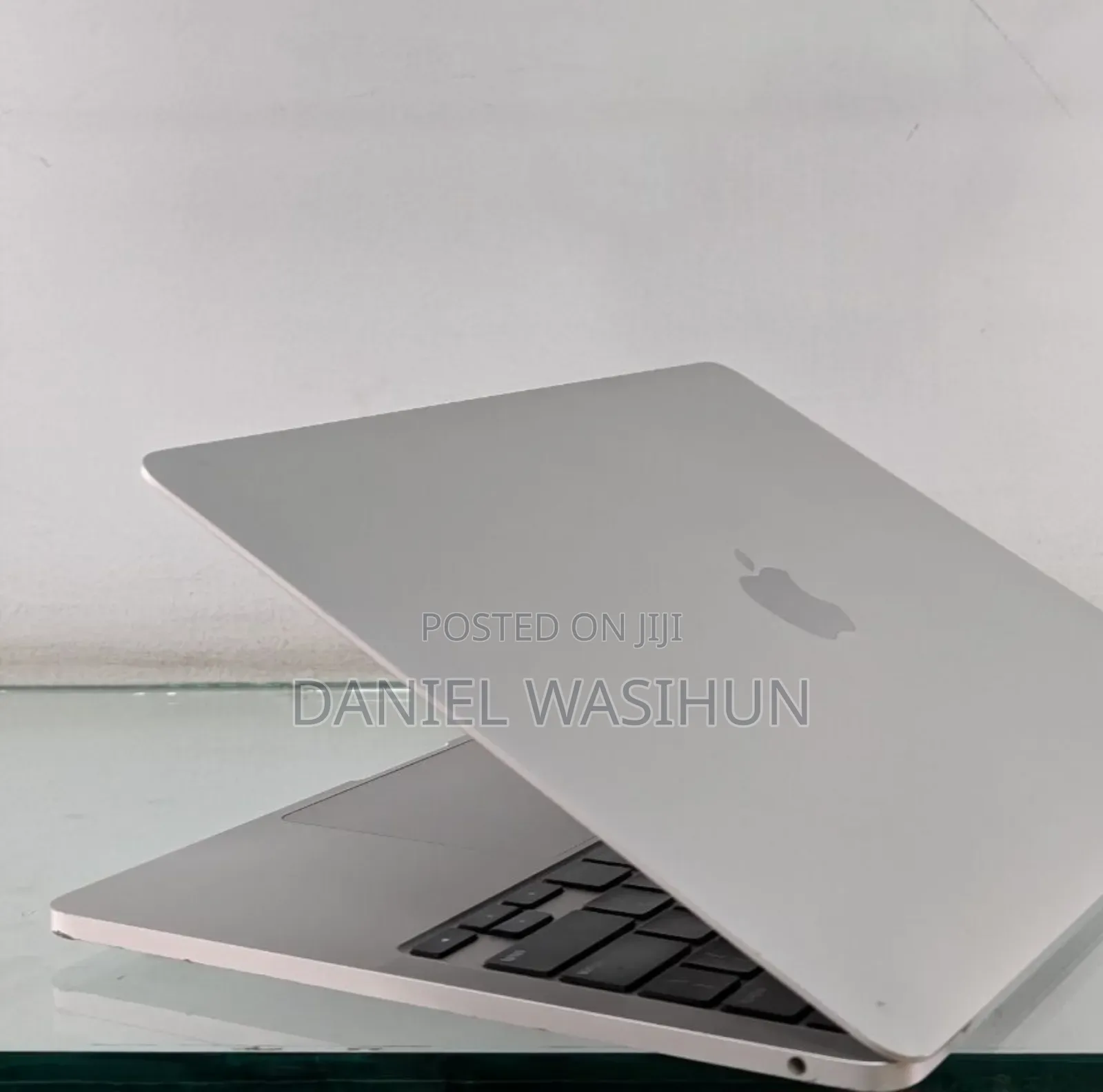 New Laptop Apple MacBook 2020 8GB Intel Core I9 SSD 256GB