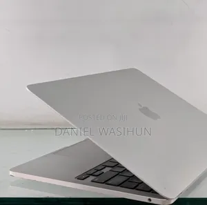 New Laptop Apple MacBook 2020 8GB Intel Core I9 SSD 256GB