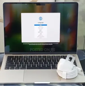 New Laptop Apple MacBook 16GB Apple M4 SSD 256GB