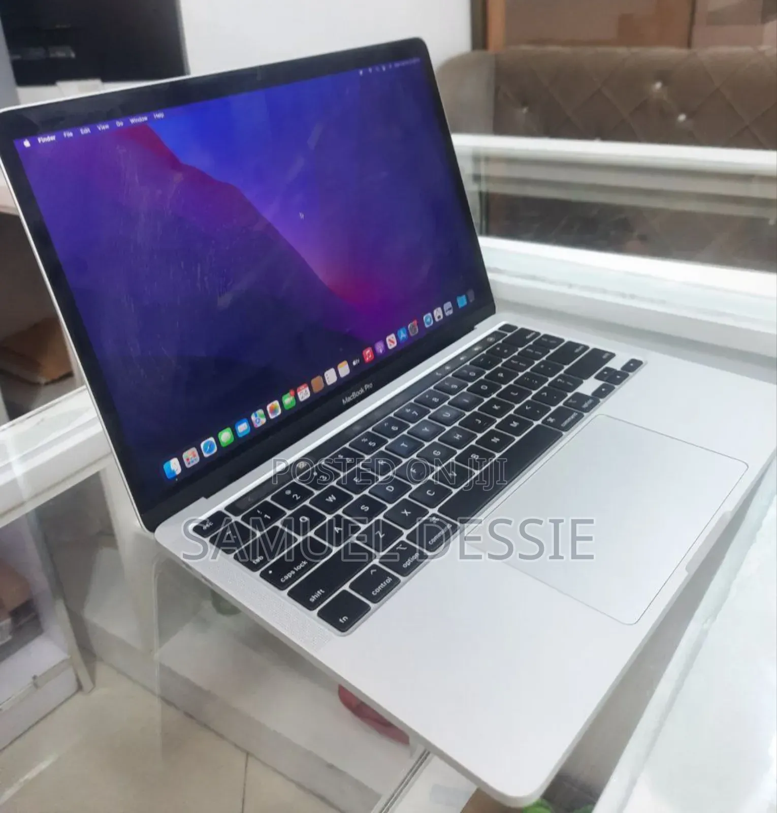 New Laptop Apple MacBook Pro 2020 8GB Intel Core I5 SSD 256GB