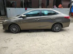 Toyota Yaris 2021 Brown