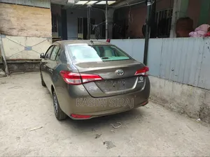 Toyota Yaris 2021 Brown