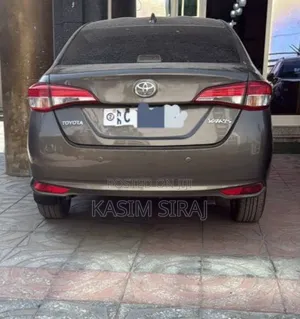 Toyota Yaris 2021 Brown