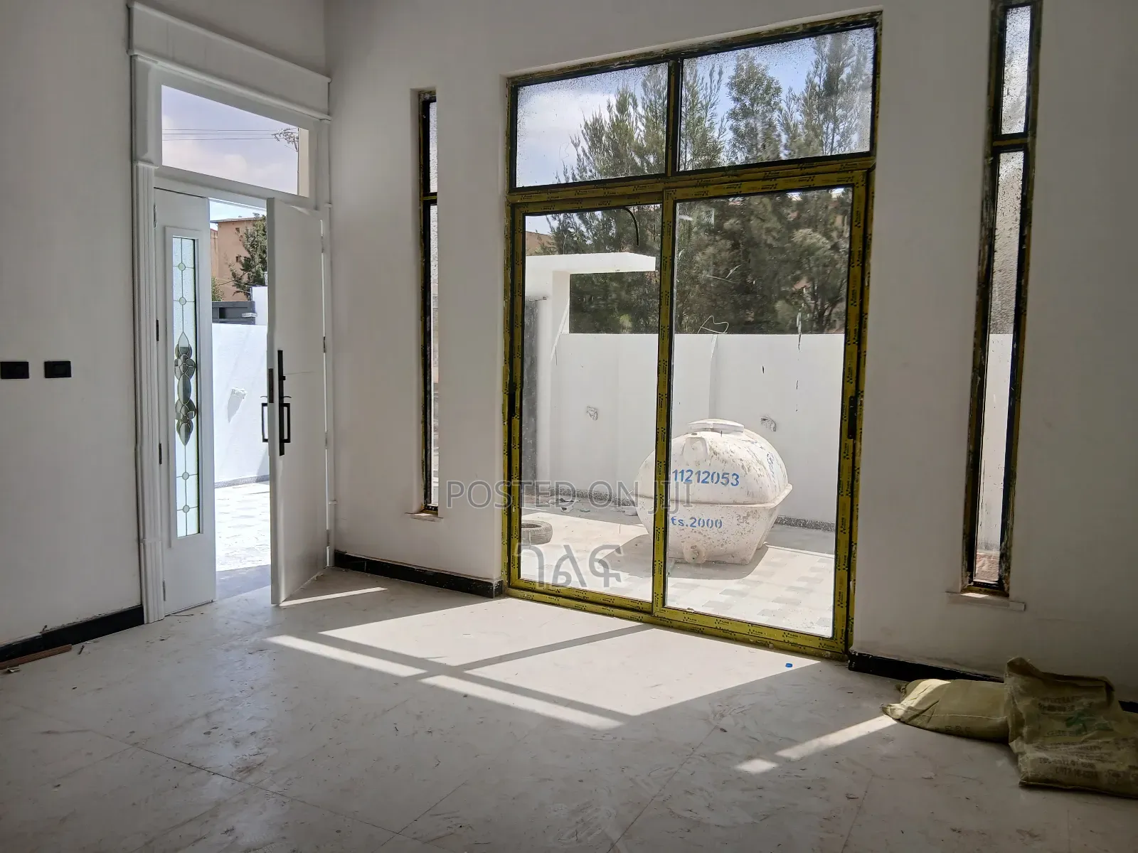 3bdrm Villa in የሚሸጥ ቪላ ሰሚት ለአስፓልት, Bole for sale