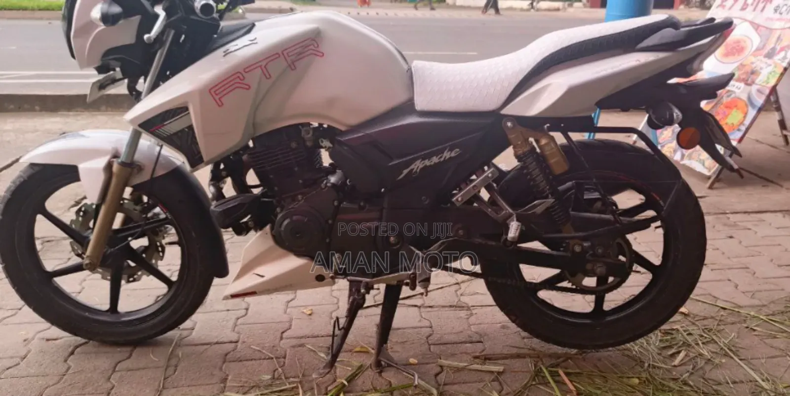 TVS Apache 180 RTR 2021 White