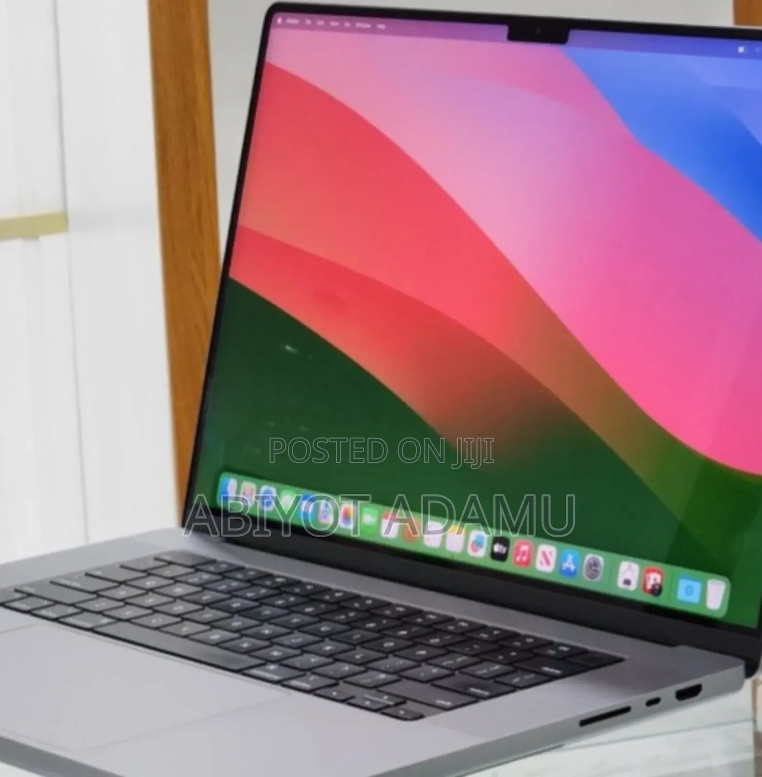 New Laptop Apple MacBook Pro M1 32GB Apple M1 Pro SSD 32GB