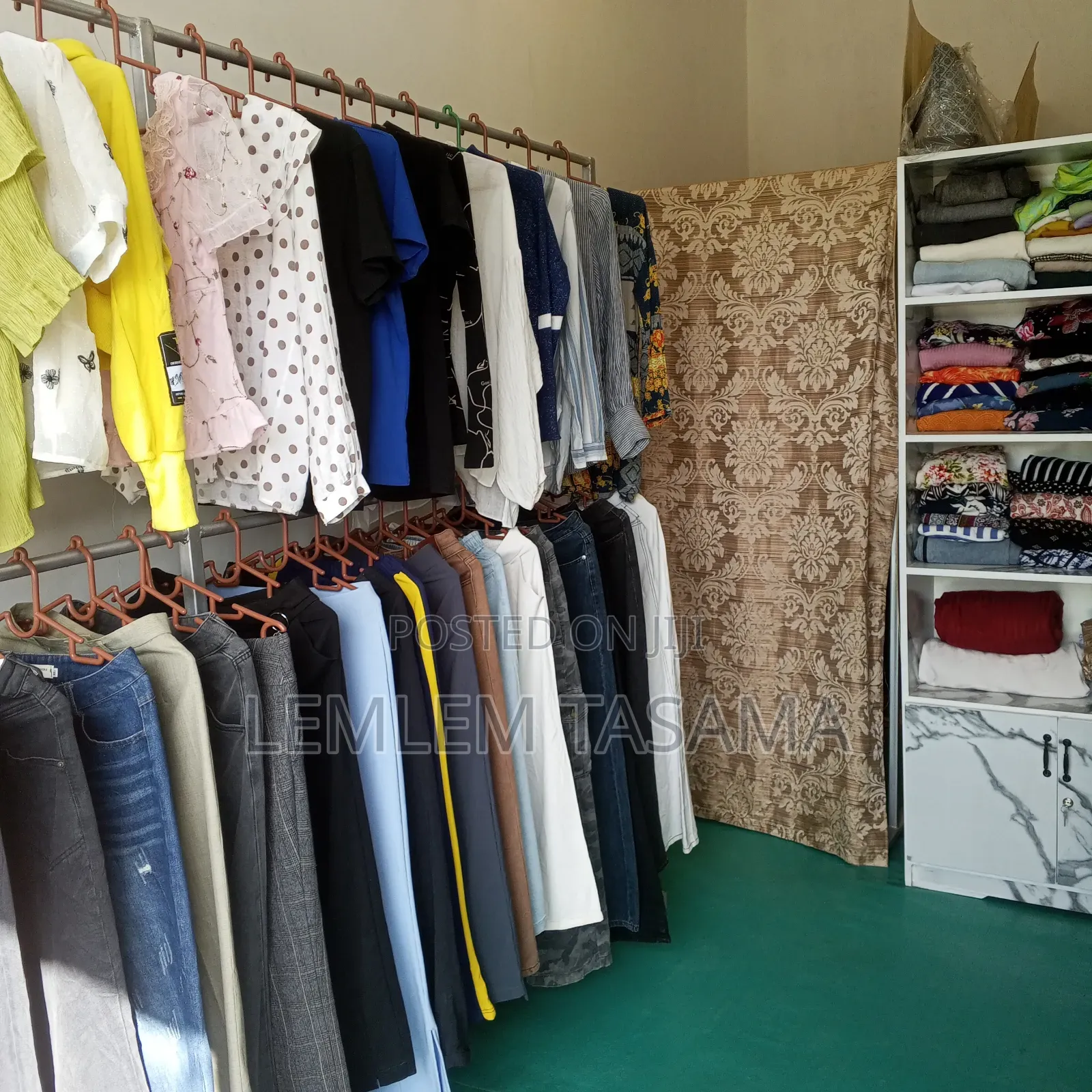 የሚሸጥ የሴቶች ልብስ ቤት