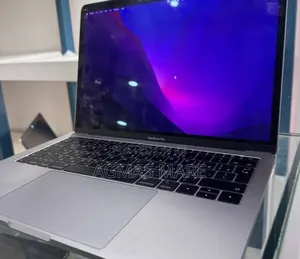 New Laptop Apple MacBook Pro 2017 8GB Intel Core I5 SSD 256GB