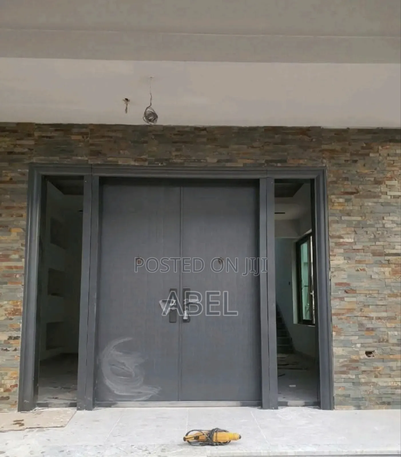 ለዘመናዊ ቤት ዘመናዊ በር አለን Victor