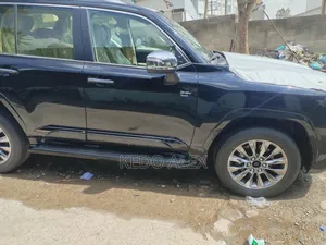 New Toyota Land Cruiser LC300 2025 White