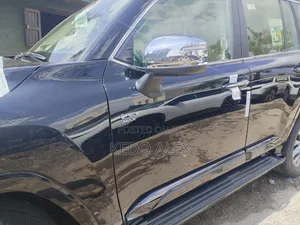 New Toyota Land Cruiser LC300 2025 White