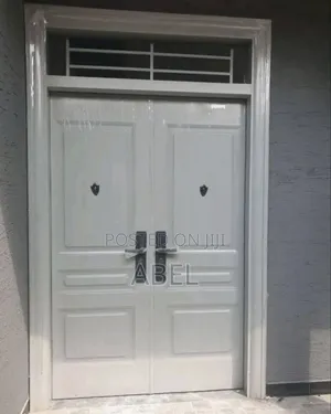 ውብና ዘመናዊ የቤት በር