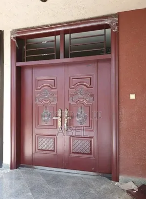 ውብና ዘመናዊ የቤት በር