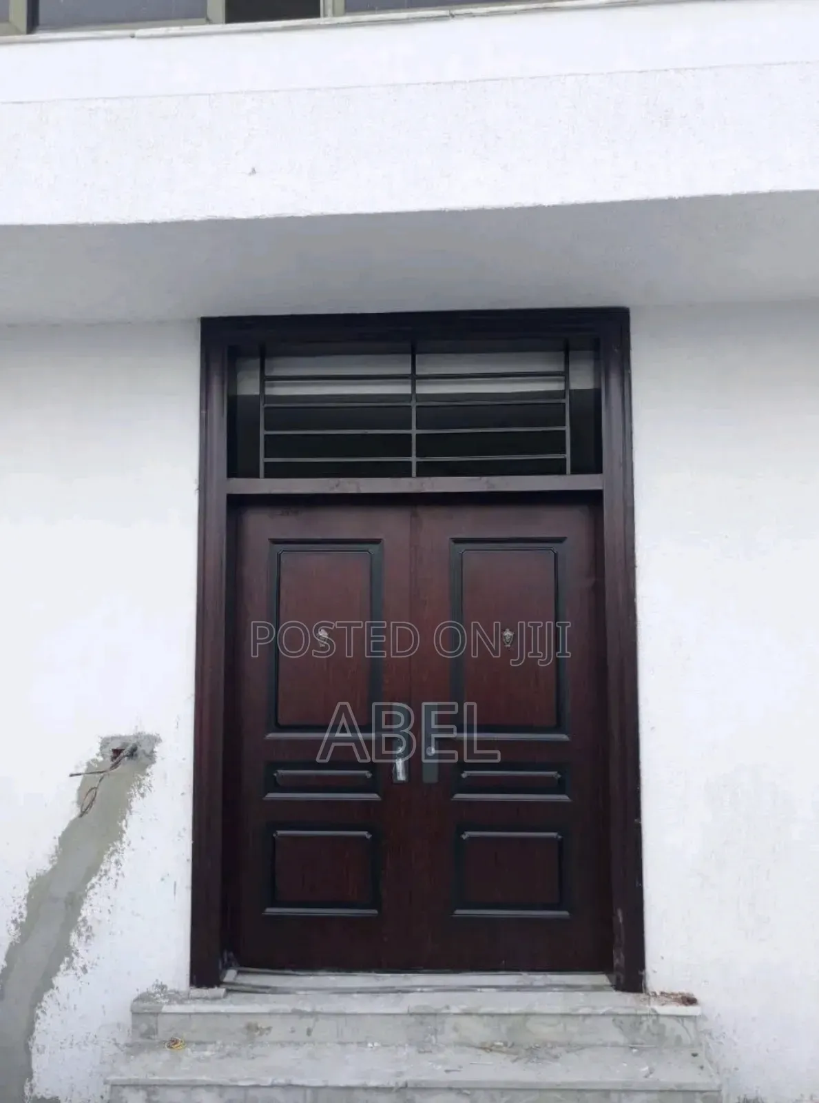 ውብና ዘመናዊ የቤት በር