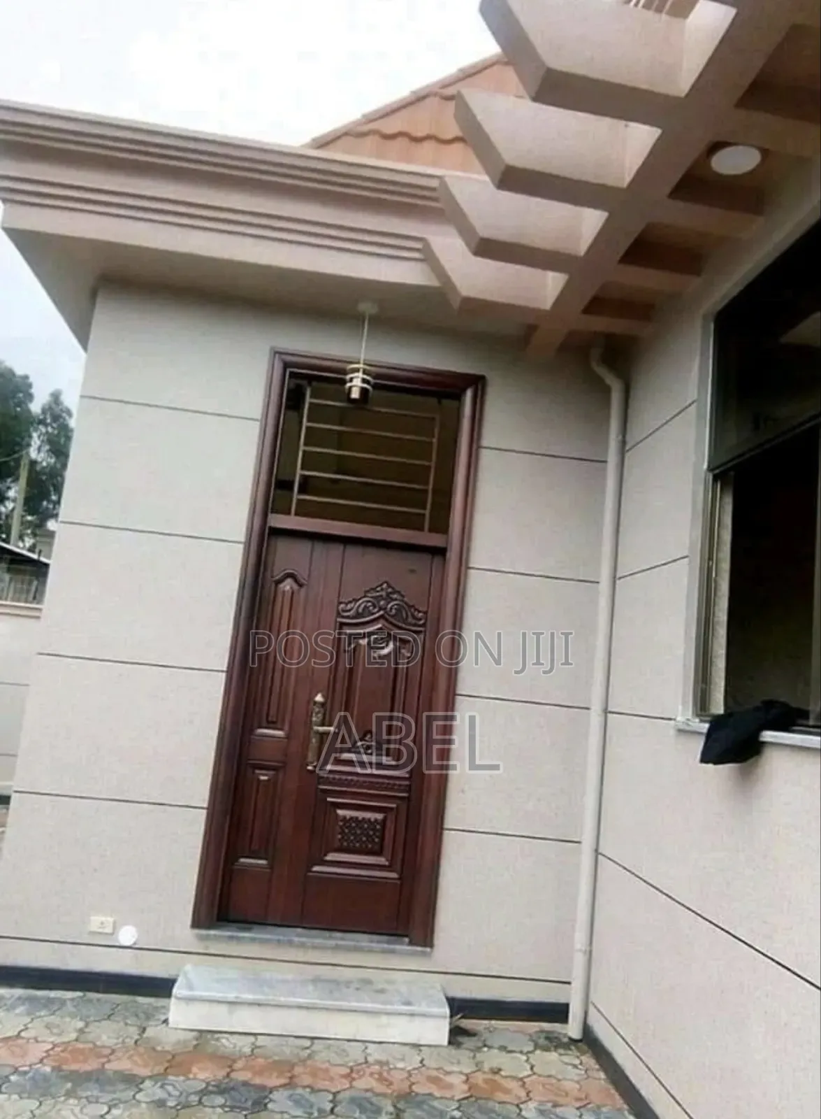 ውብና ዘመናዊ የቤት በር