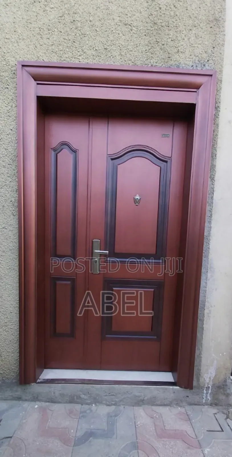 ውብና ዘመናዊ የቤት በር