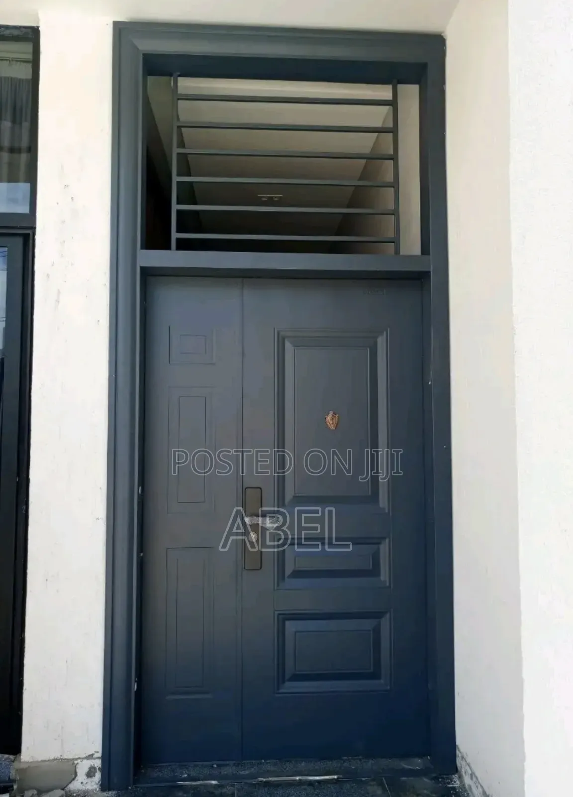 ውብና ዘመናዊ የቤት በር