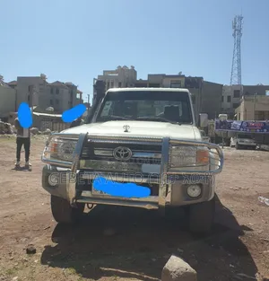 Toyota Land Cruiser 2012 White