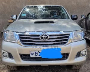 Toyota Hilux SR 4x4 2014 Silver