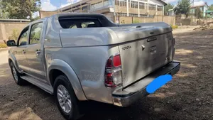 Toyota Hilux SR 4x4 2014 Silver