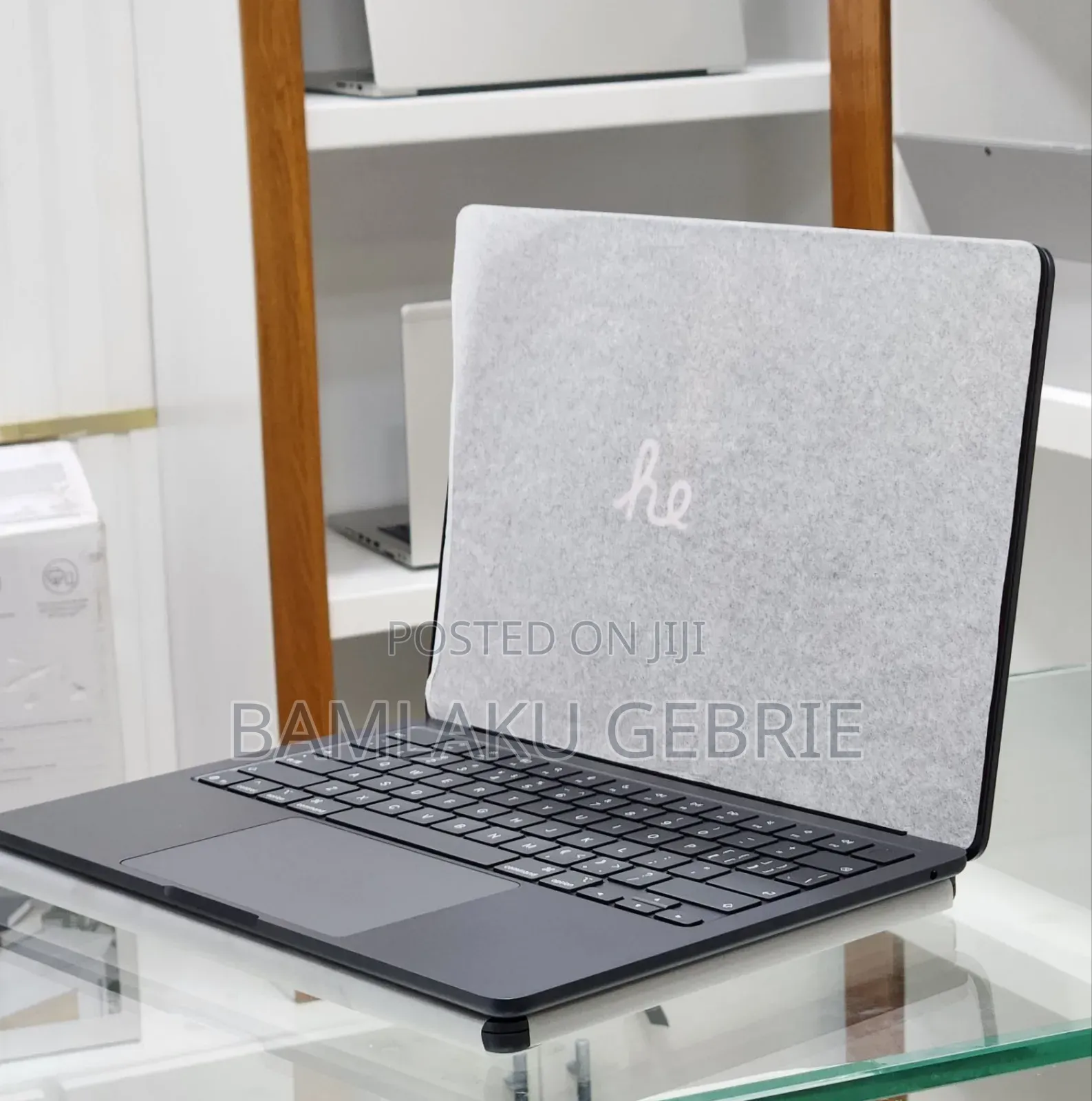 New Laptop Apple MacBook Air 2025 M4 13-Inch 16GB Apple M4 SSD 256GB