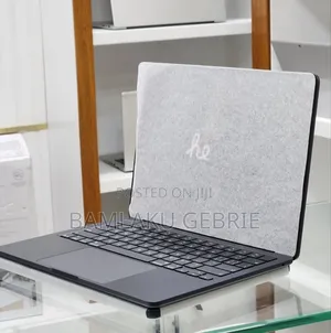 New Laptop Apple MacBook Air 2025 M4 13-Inch 16GB Apple M4 SSD 256GB