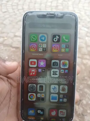 Apple XR 64 GB White