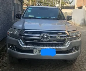 Toyota Land Cruiser 2012 Silver