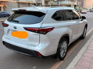 Toyota Highlander Hybrid Limited 2023 White