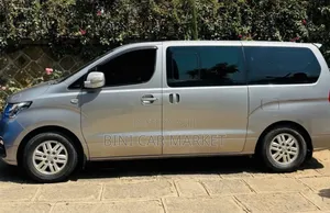 Hyundai Starex 2022 Silver