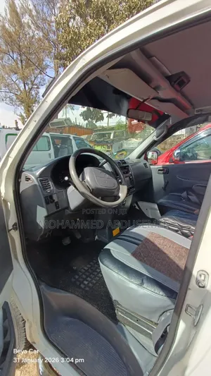 Toyota HiAce 2006 White