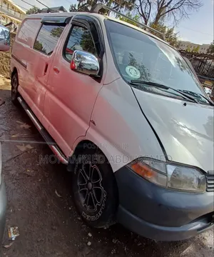 Toyota HiAce 2006 White