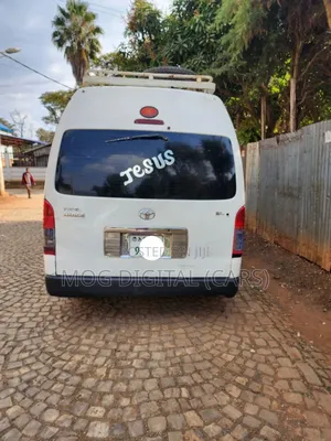 Toyota HiAce 2006 White