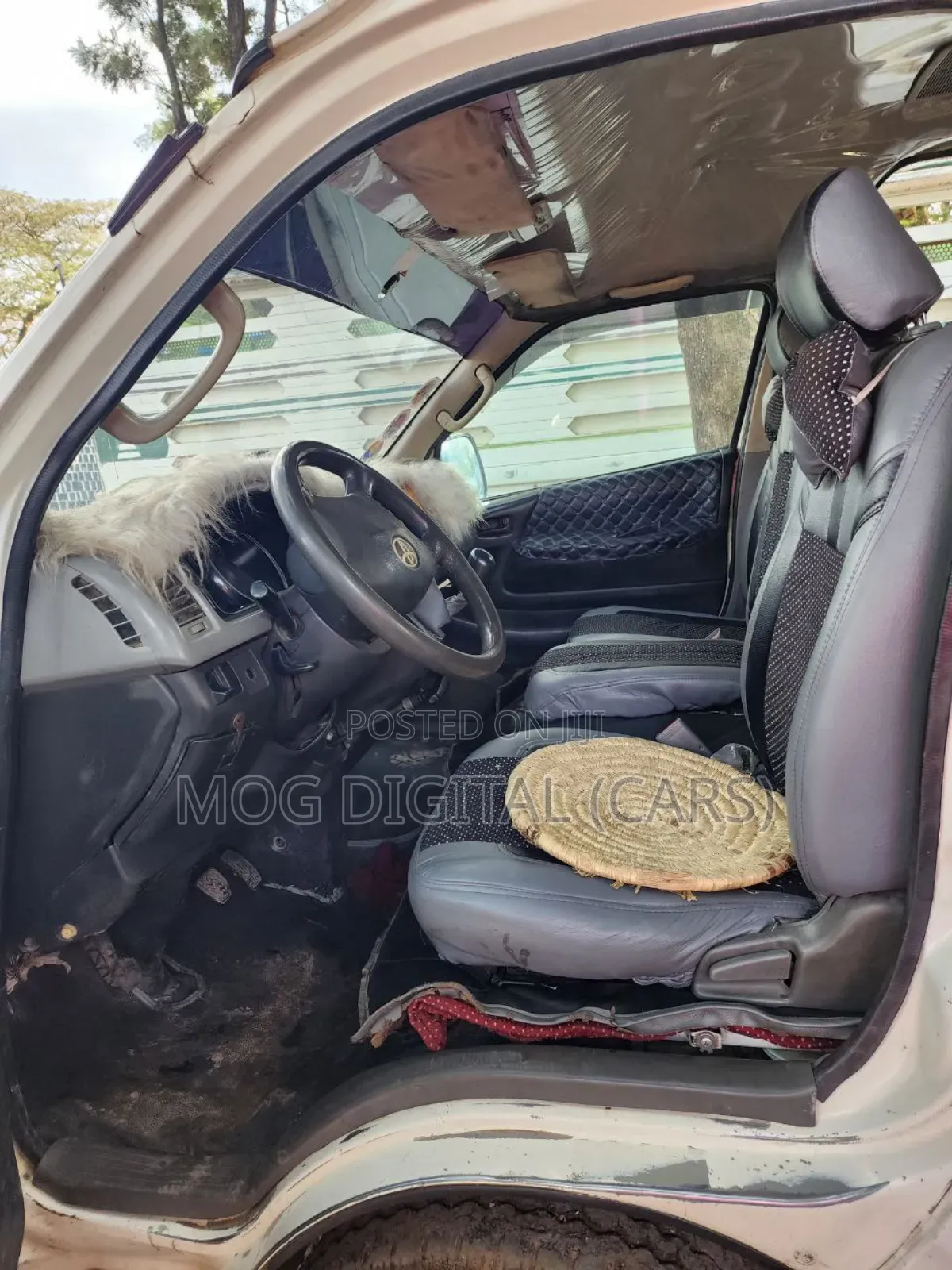 Toyota HiAce 2006 White