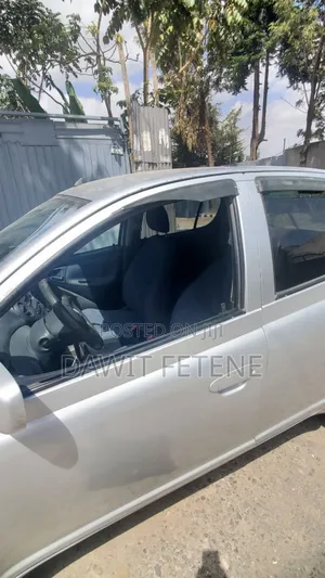 Toyota Vitz 2002 Silver