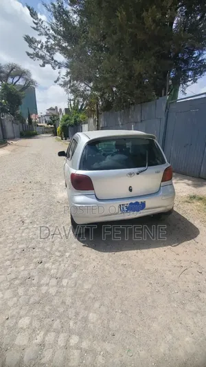 Toyota Vitz 2002 Silver