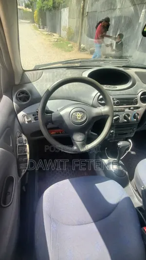 Toyota Vitz 2002 Silver