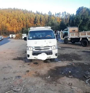 Toyota HiAce 2007 White