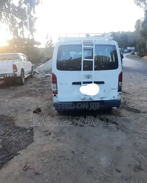 Toyota HiAce 2007 White