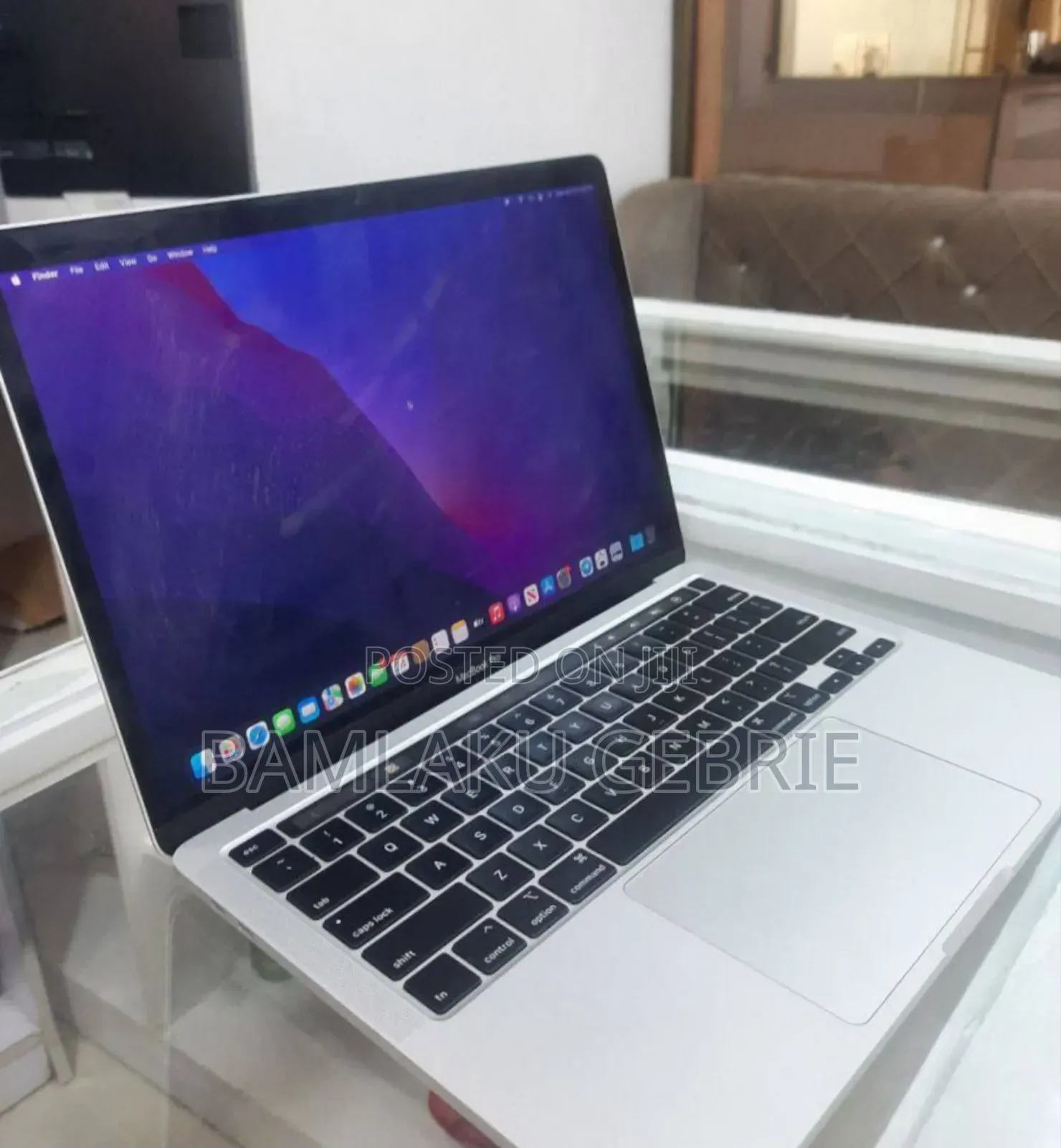 New Laptop Apple MacBook Pro 2020 8GB Intel Core I5 SSD 256GB