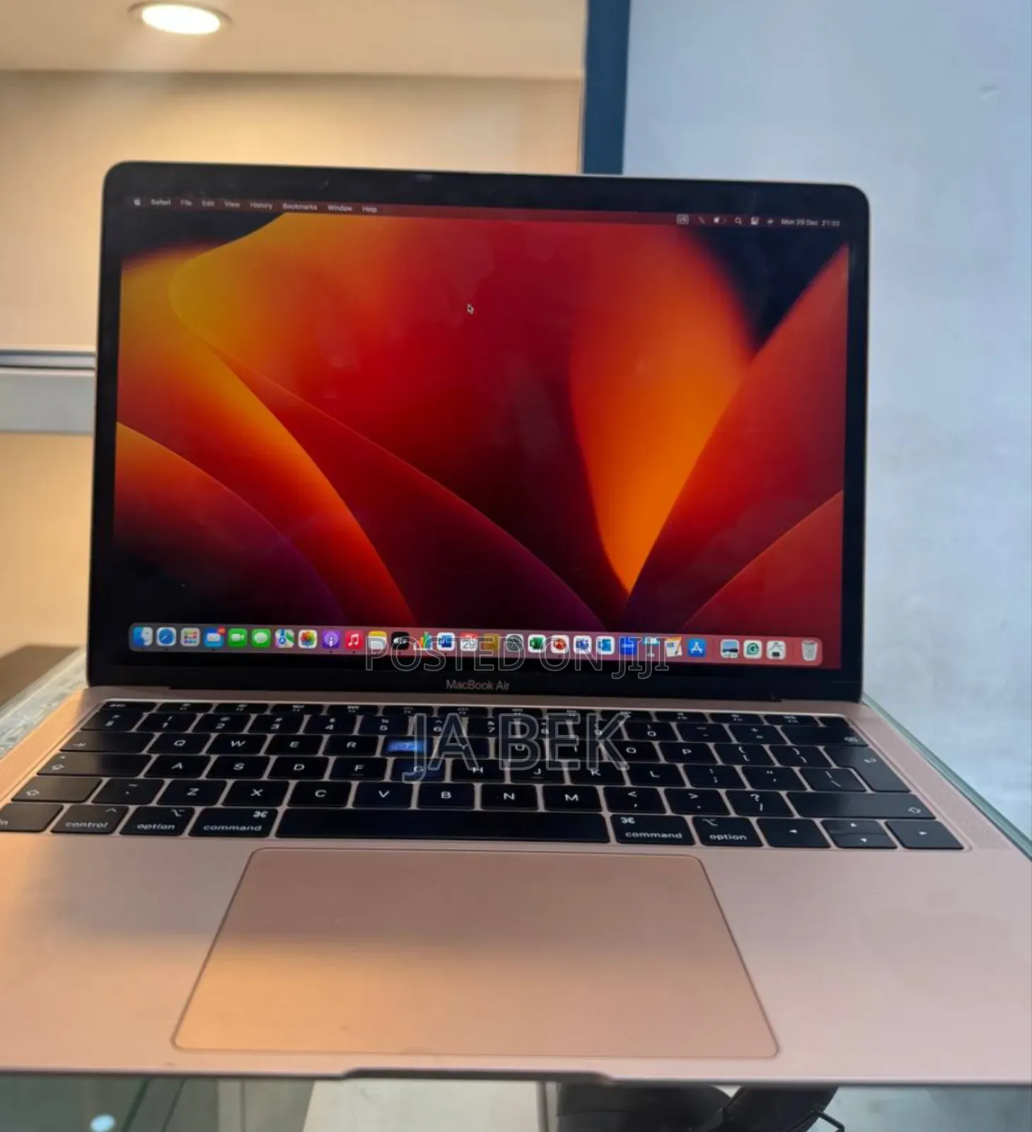 New Laptop Apple MacBook Pro 2019 8GB Intel Core I5 SSD 256GB