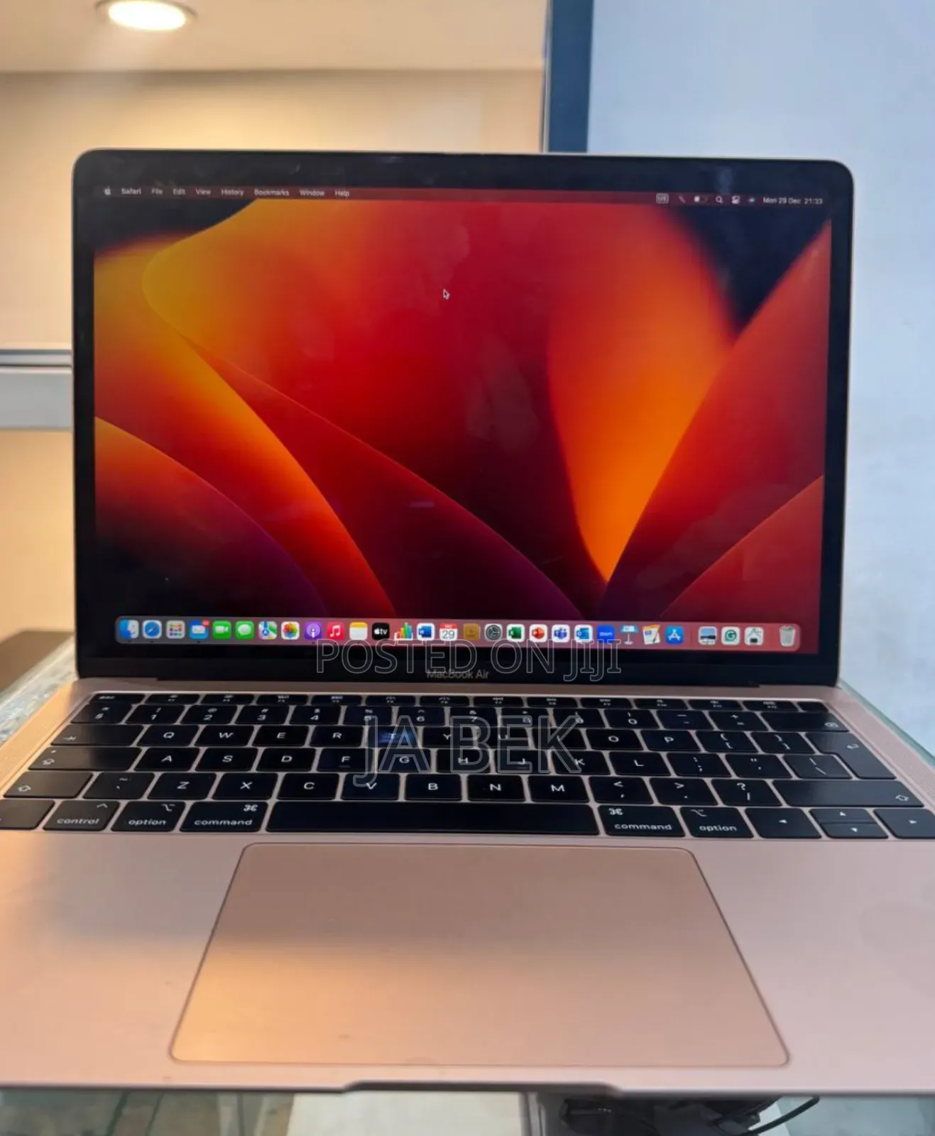 New Laptop Apple MacBook Pro 2019 8GB Intel Core I5 SSD 256GB