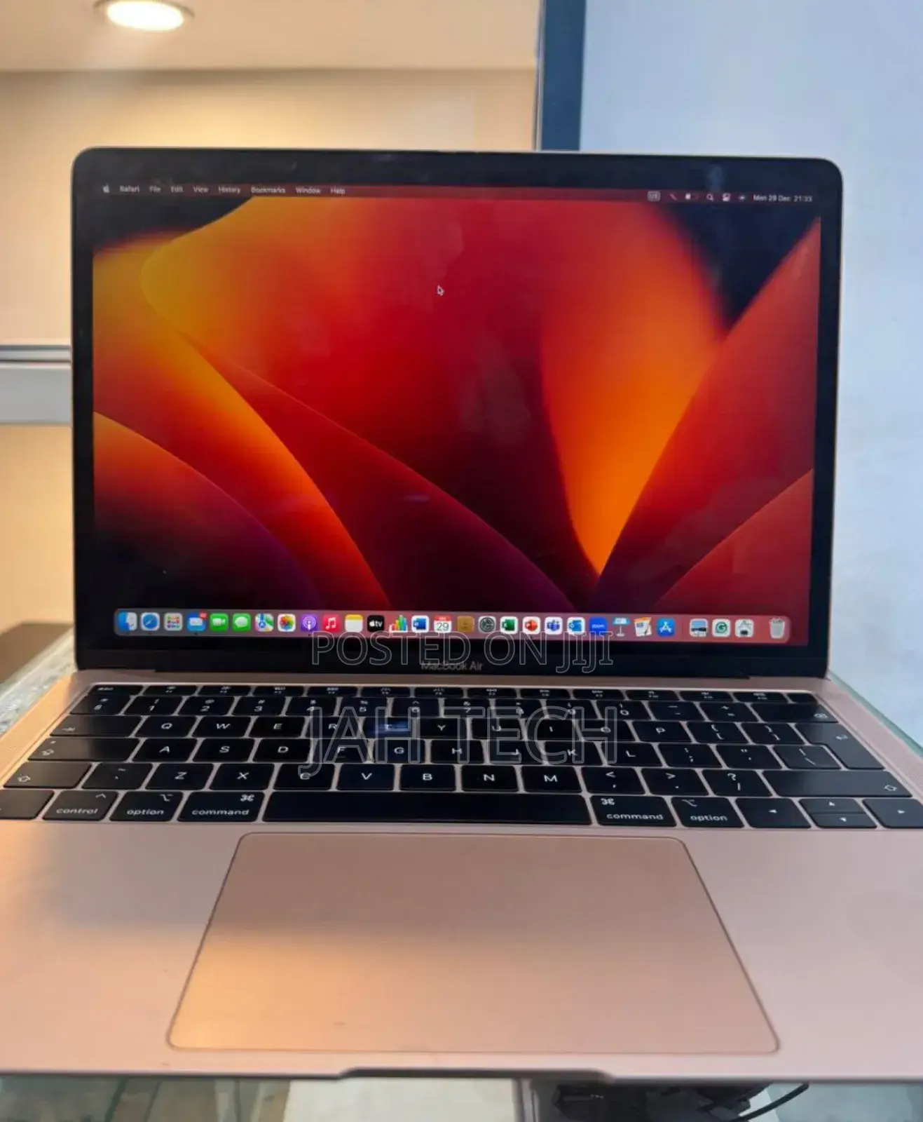New Laptop Apple MacBook Pro 2019 8GB Intel Core I5 SSD 256GB