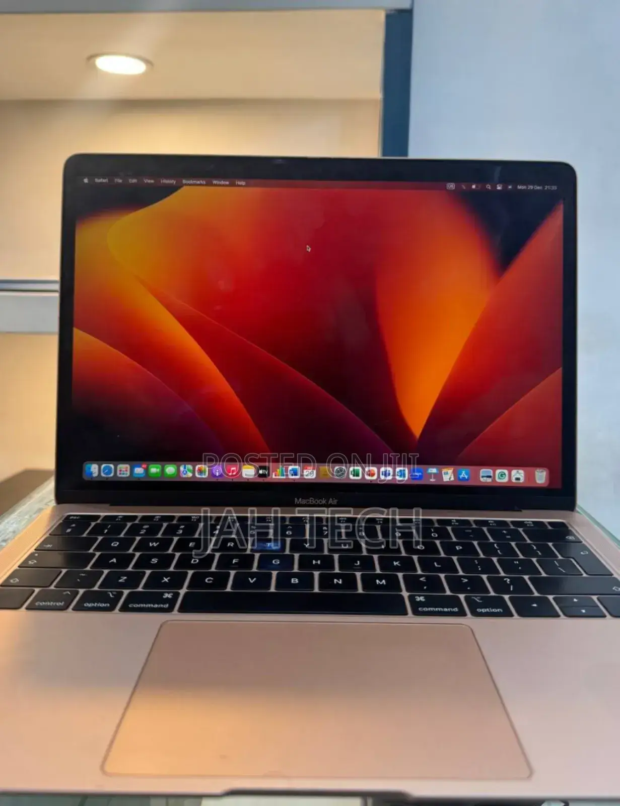 New Laptop Apple MacBook Pro 2019 8GB Intel Core I5 SSD 256GB